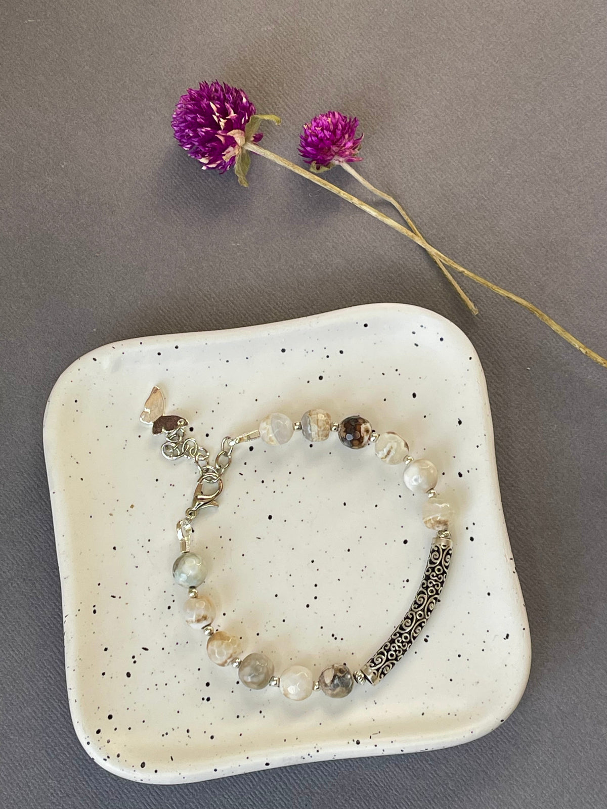  A mix of soft beige, gray, and earthy brown agate beads.