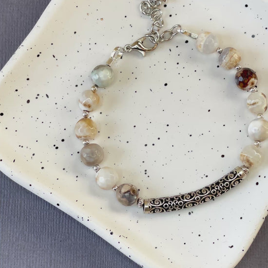  A mix of soft beige, gray, and earthy brown agate beads.