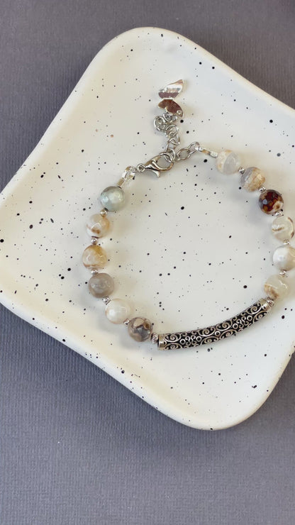  A mix of soft beige, gray, and earthy brown agate beads.